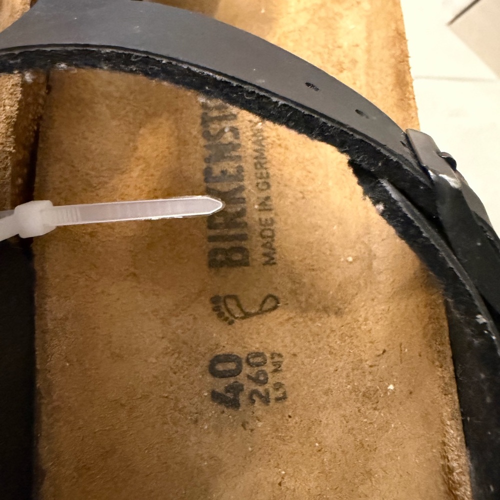 Birkenstock Black Gizeh Style Leather Thong Sandals - Picture 9 of 9